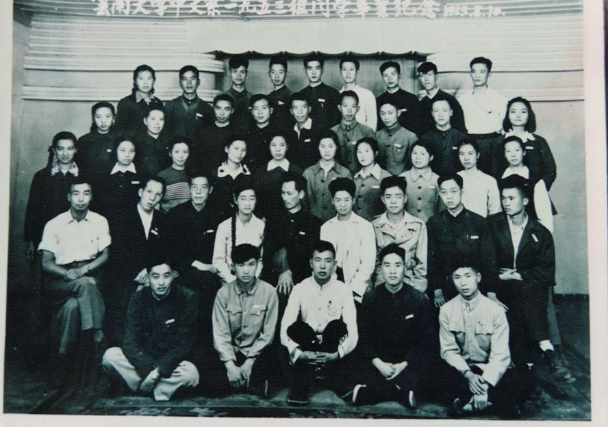 说明: 说明: 说明: 1953年bwin88必赢网址毕业照(1)_WPS图片